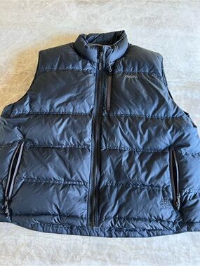 Cabela's Men's Navy Black Quilted Down Vest